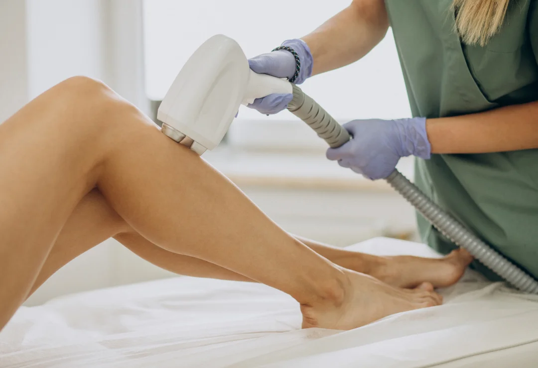 Profissional da Be Yourself preparando atendimento de estética corporal