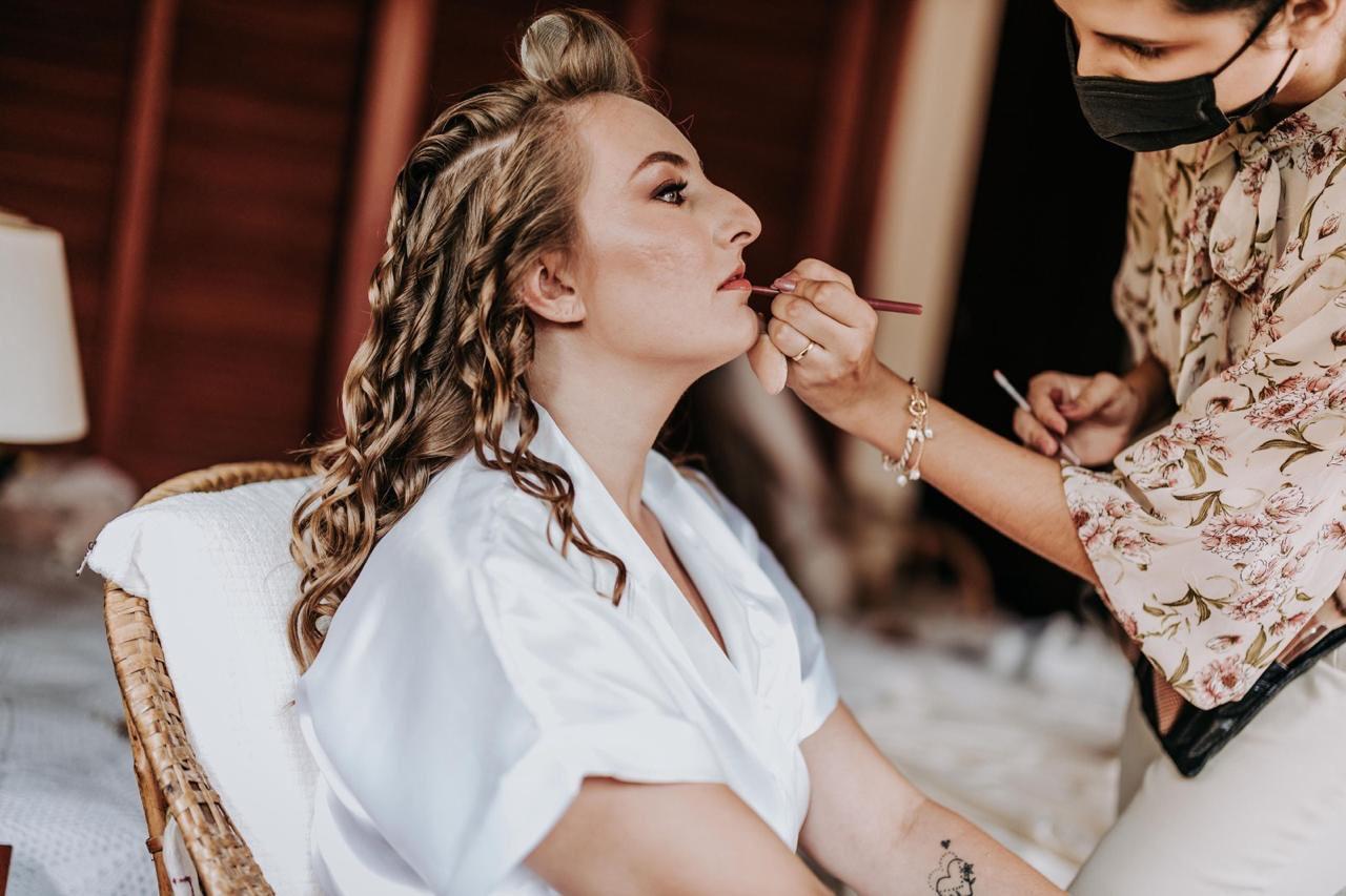 Maquiagem profissional para noivas em São Sebastião-SP – Realce sua beleza no seu grande dia!